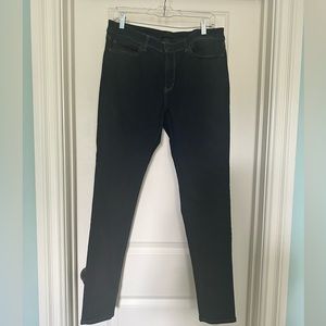 UNIQLO Dark Wash Skinny Jeans - size 32
